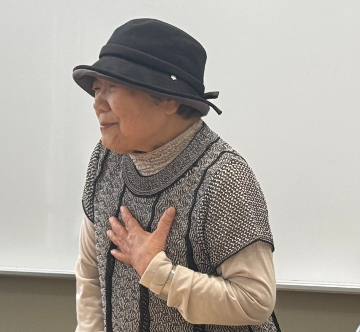 日本政府「非核特使」山中恵美子氏を迎え、学生との懇談会を開催