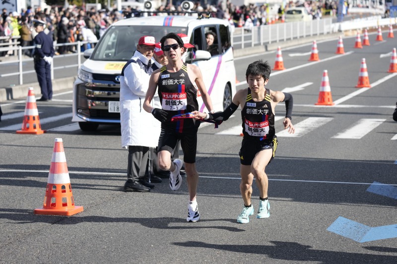 織橋選手から山口選手へ　©Getsuriku