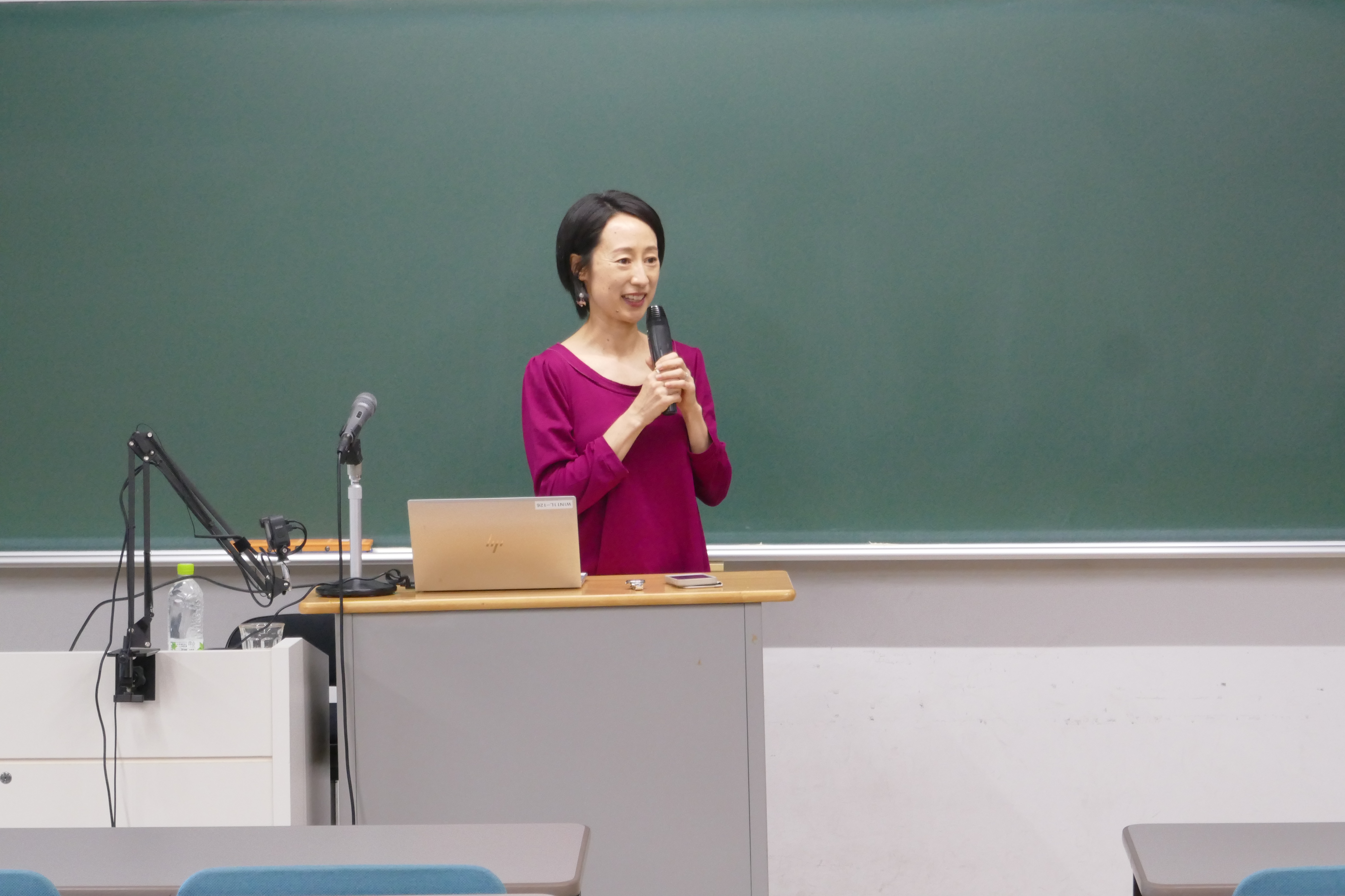 法学部「地球平和共生ワークショップ」で国際NGOピースボートの渡辺里香氏が講演！