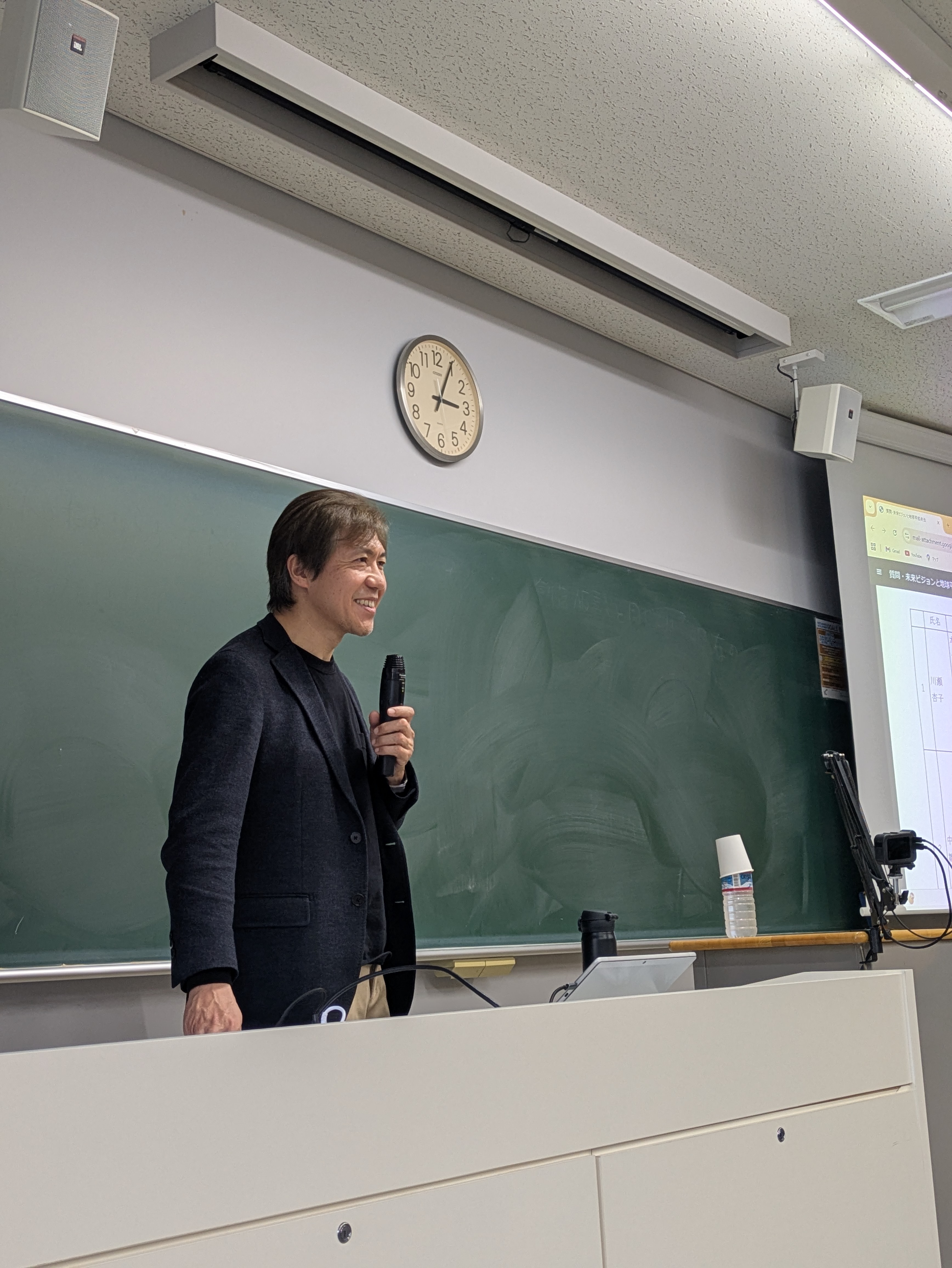 法学部「地球平和共生ワークショップ」の授業で東京大学未来ビジョンセンターの江守氏が講演！