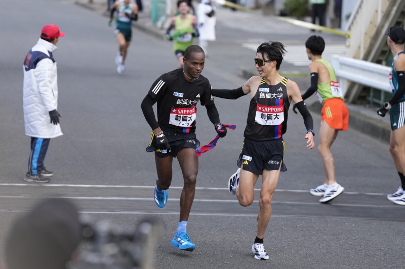 黒木選手からムチーニ選手へ　©Getsuriku