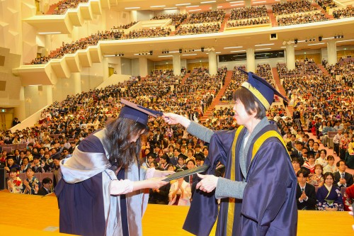 第52回創価大学・第40回創価女子短期大学卒業式を挙行