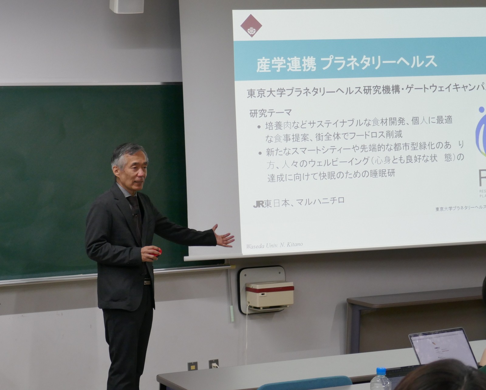 法学部「地球平和共生ワークショップ」の授業において元JICA（国際協力機構）研究所所長の北野尚宏氏が講演！