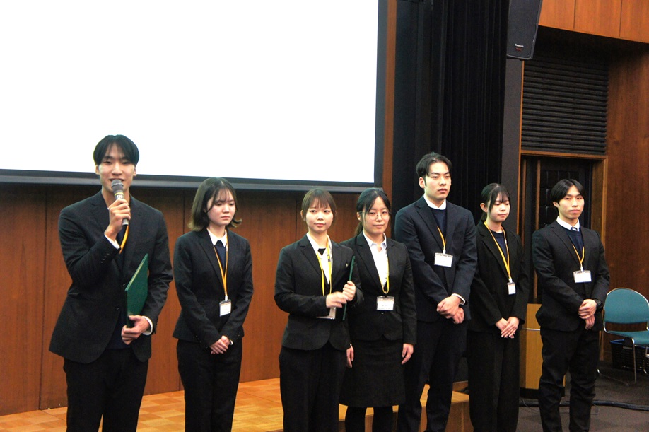 受賞した野村ゼミと蝶名林ゼミの学生