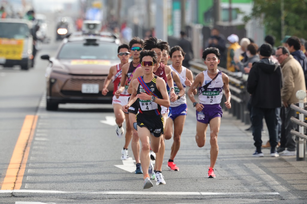 ２区の小池選手が先頭に