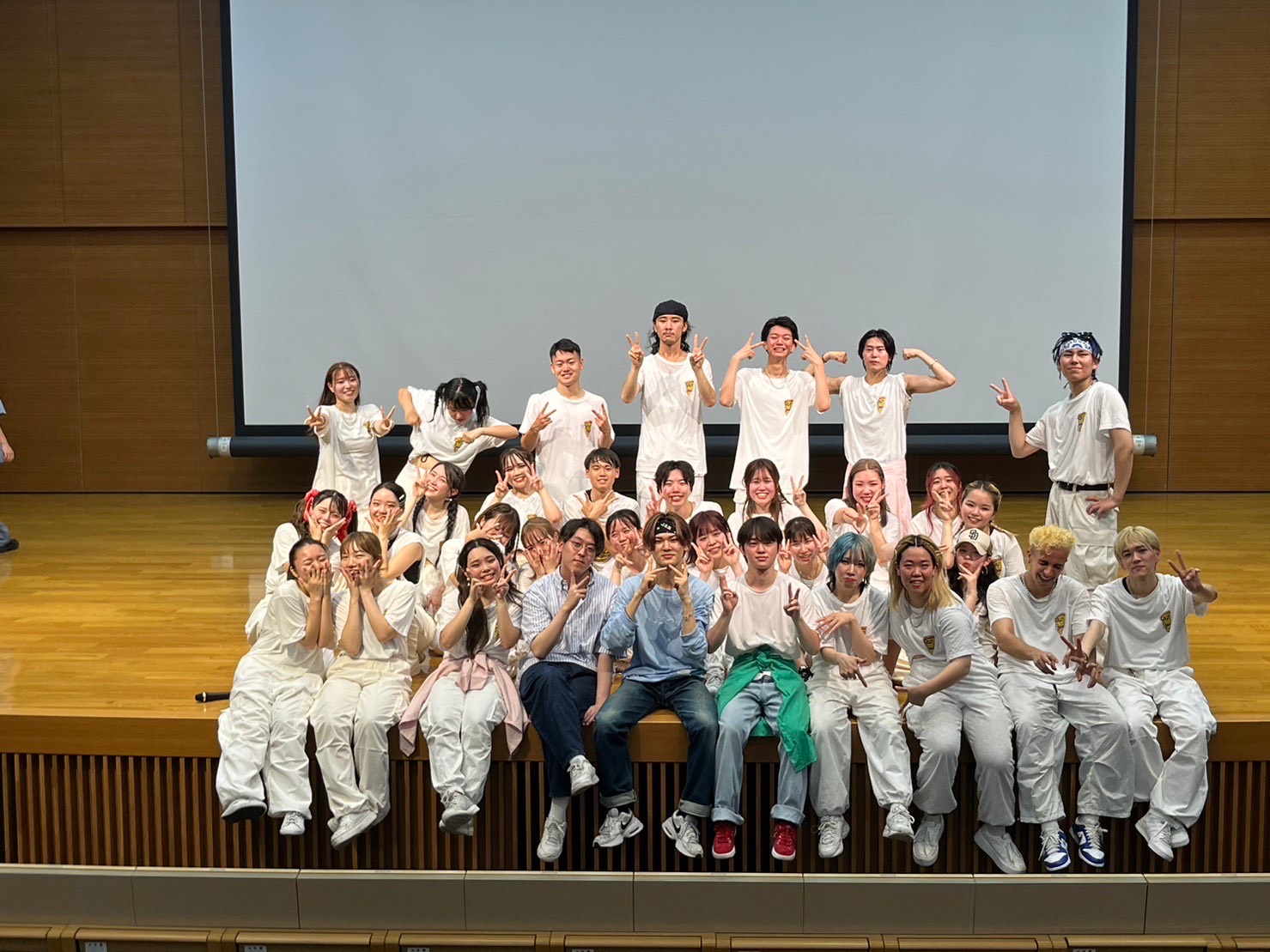 ダンスサークルの仲間と