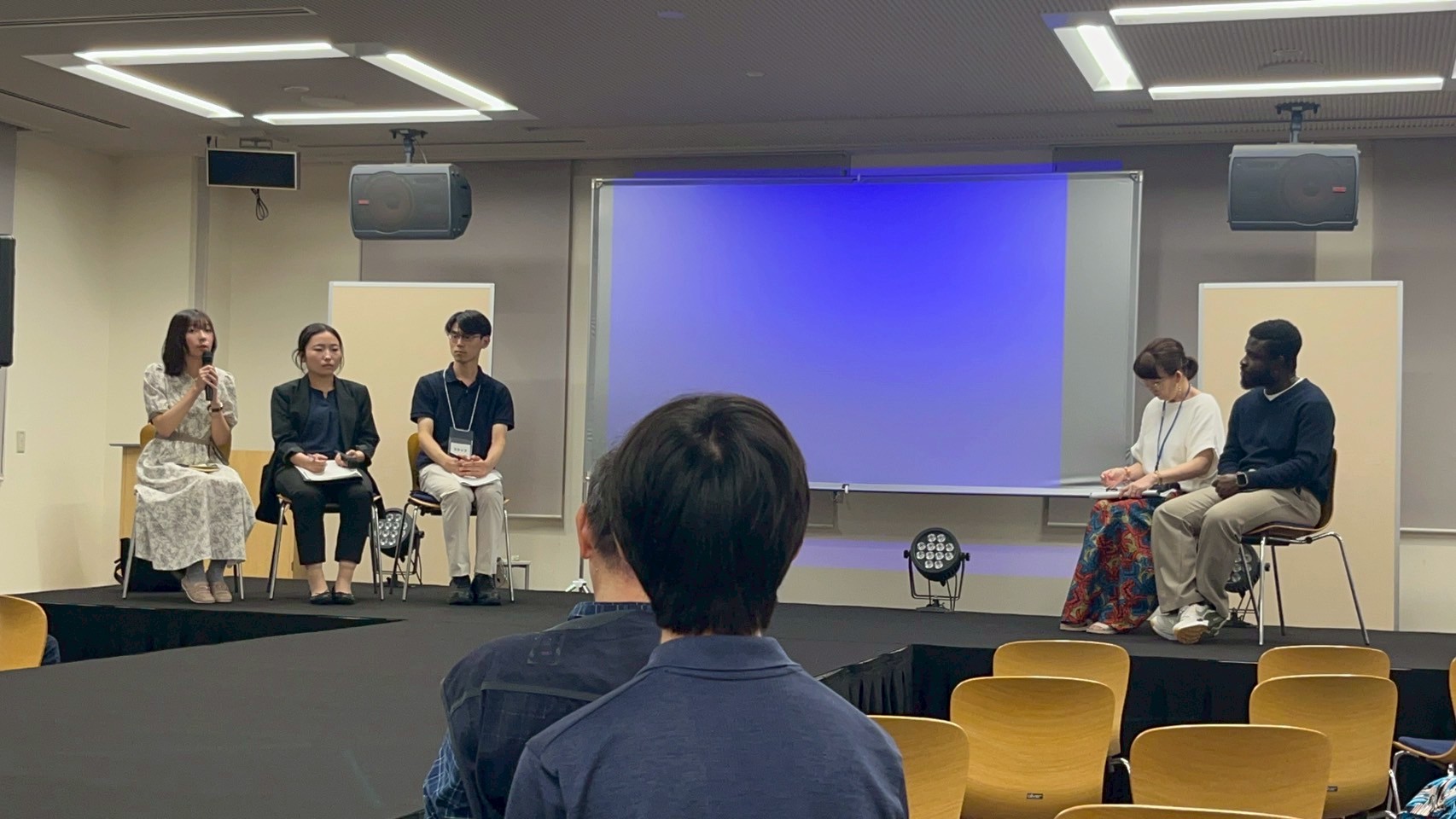 At the roundtable (Yamamoto is first from the left, and Imai Natsuko is fourth)