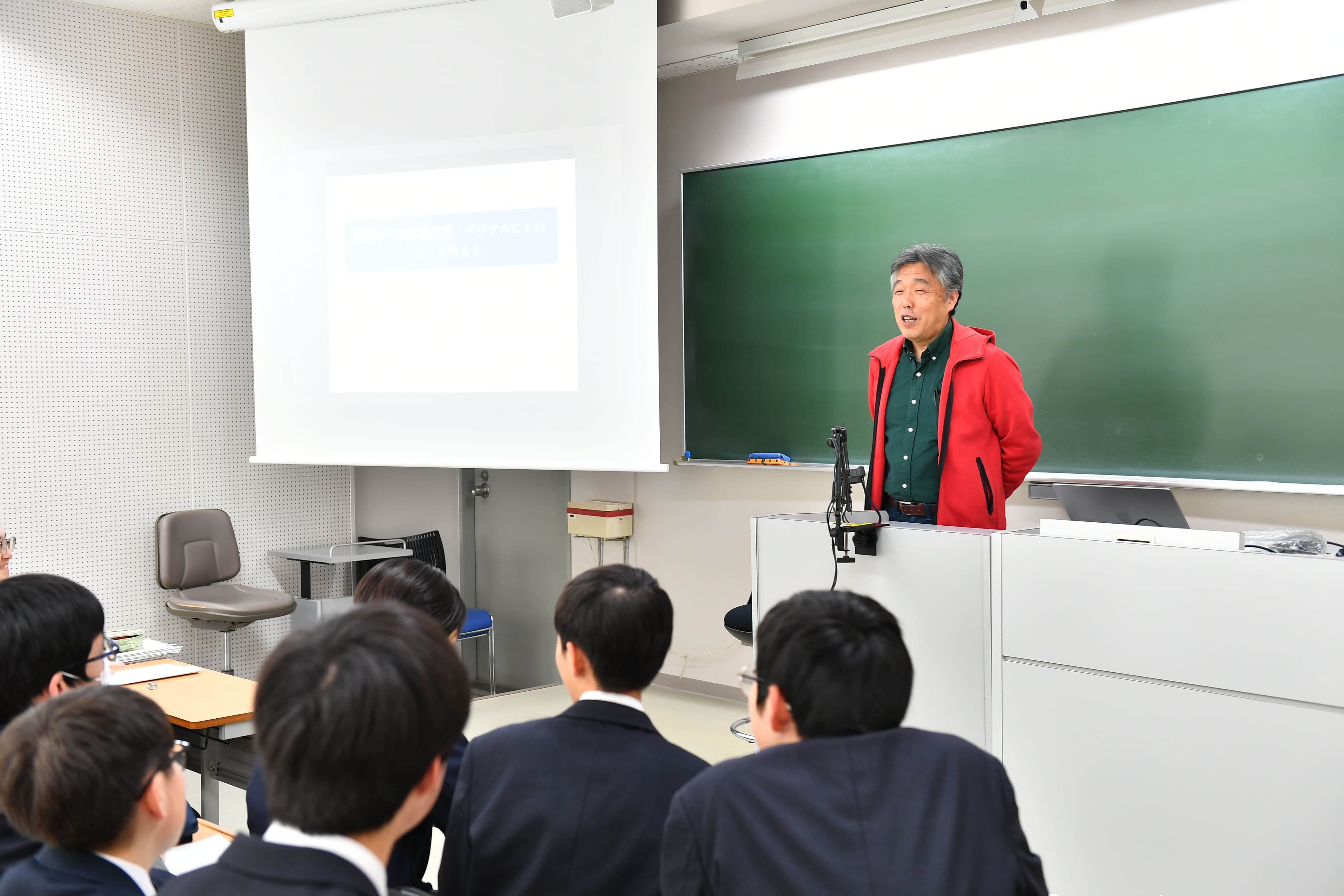 創価中学校2年生のみなさんが理工学部で体験授業を受講！