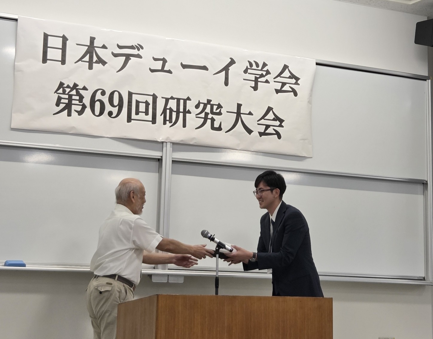 教育学部の定方太希講師が「日本デューイ学会2025年度研究奨励賞」を受賞しました