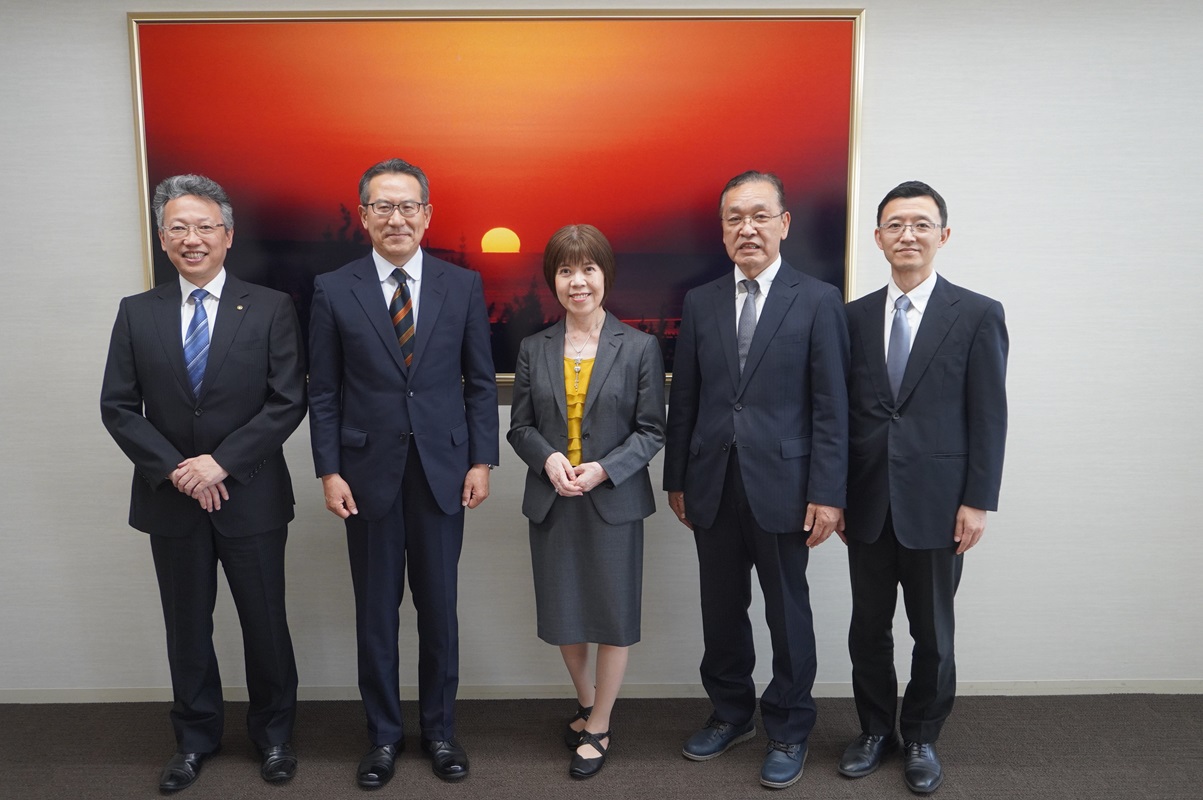 在ニカラグア日本国大使館の荻野正裕大使が来学しました