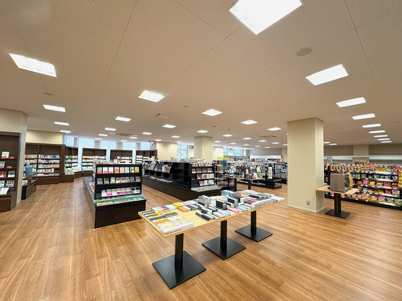 学生ホール1階売店がリニューアルオープン ― 開館30周年にあわせ、より開放的で環境に配慮した空間へ
