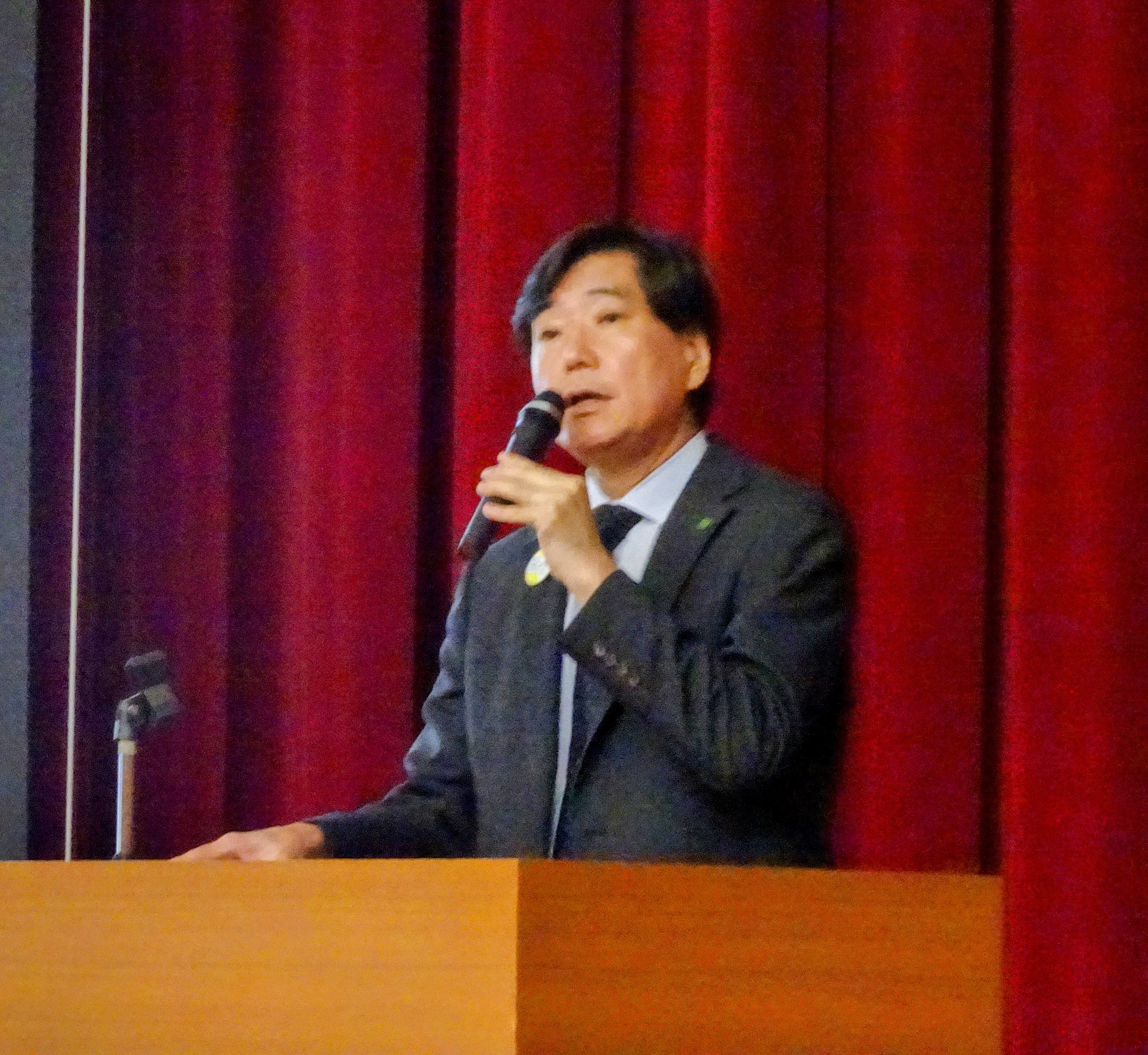 広島・長崎講座で広島平和文化センター・谷副理事長が講演されました
