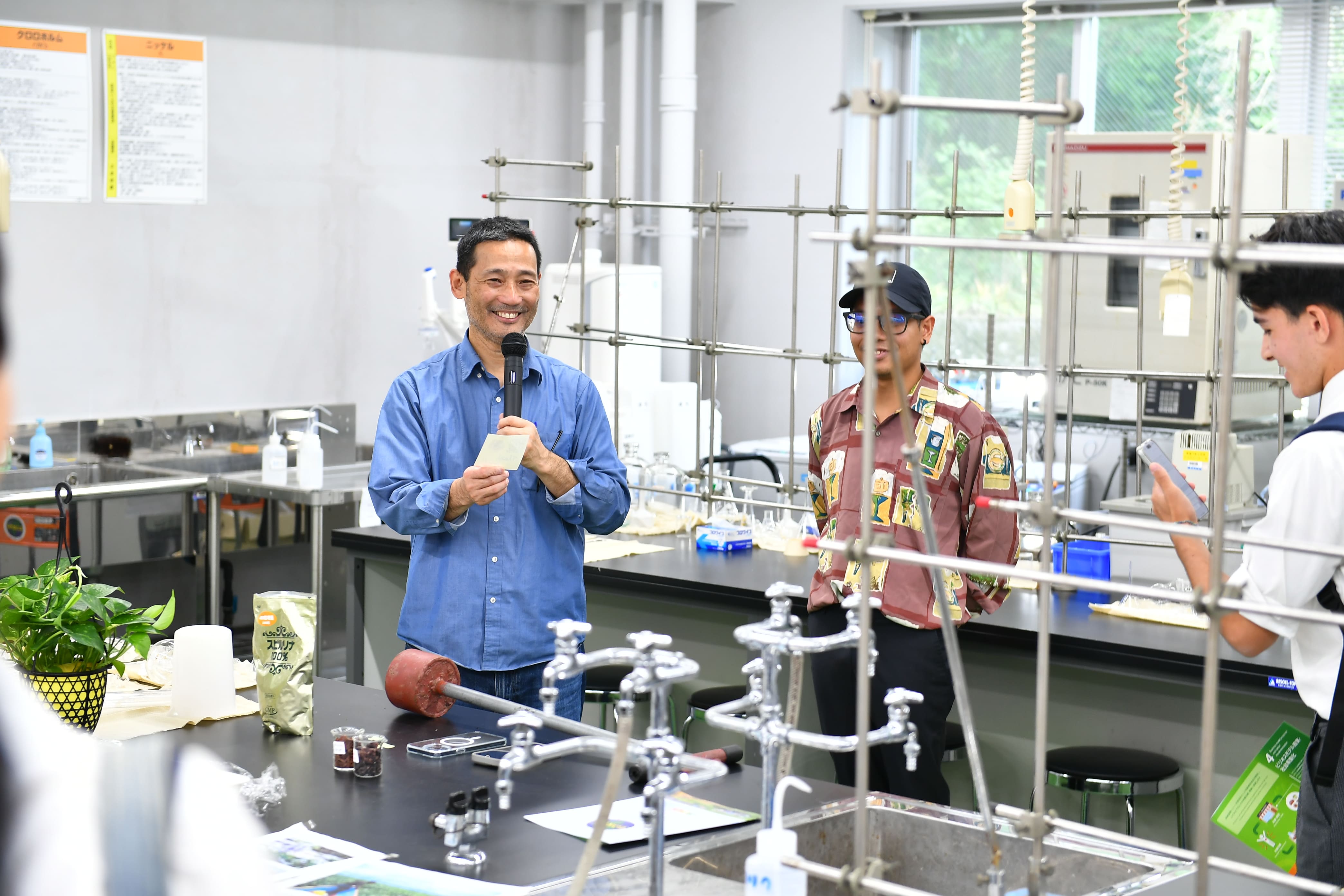 関西創価高校2年生のみなさんが研究室ツアーと体験授業に参加