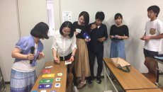 ゼミでは、SDGsカードゲームで体験学習も実施