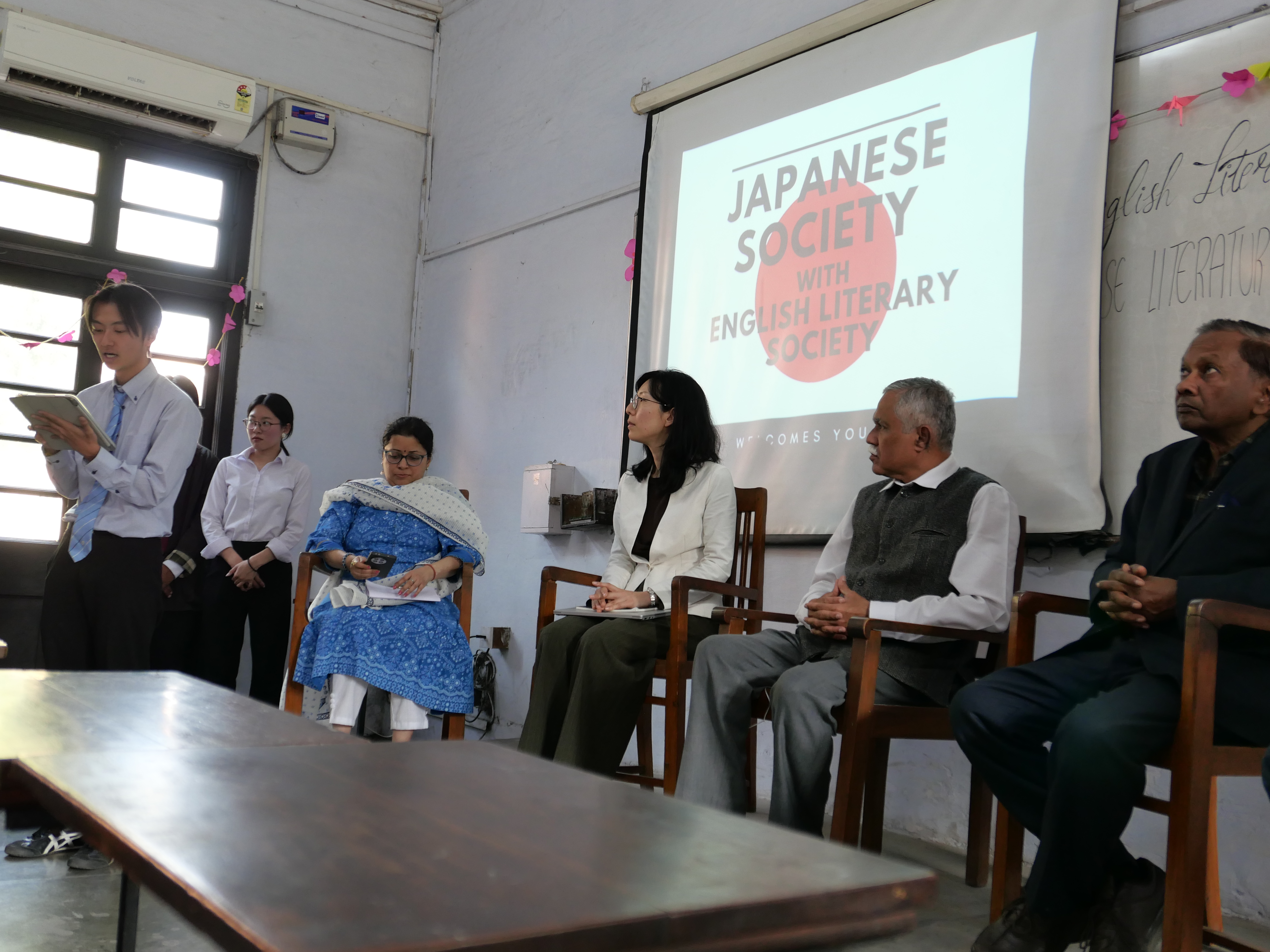 学士課程教育機構の寺本羽衣准教授がインドのセント・スティーブンス・カレッジ主催「Images of India in Japanese Literature（日本文学におけるインドの表象）」で招聘講演