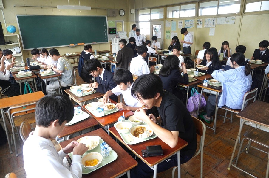 Faculty of Science and Engineering students hold special classes and tasting sessions using "edible spoons"