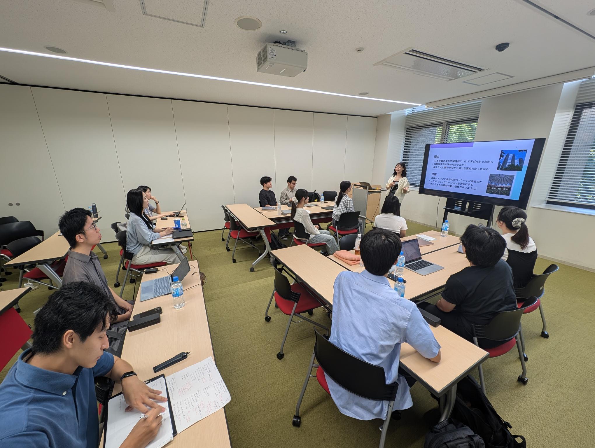 学生によるプレゼン発表