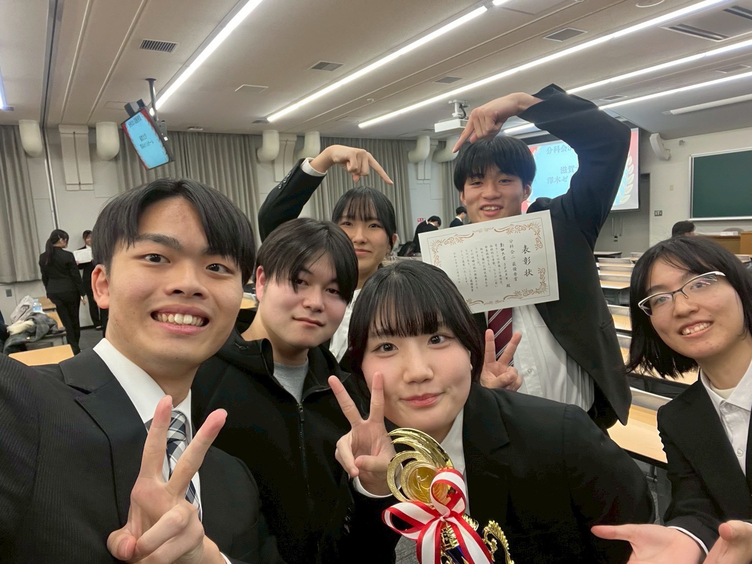 優勝して歓喜する様子