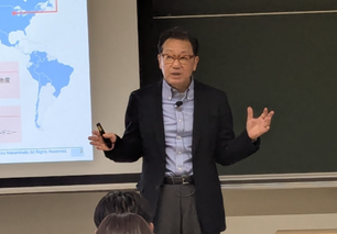 授業「グローバル経済Ⅰ」で中湊 晃 氏による講義を開催しました